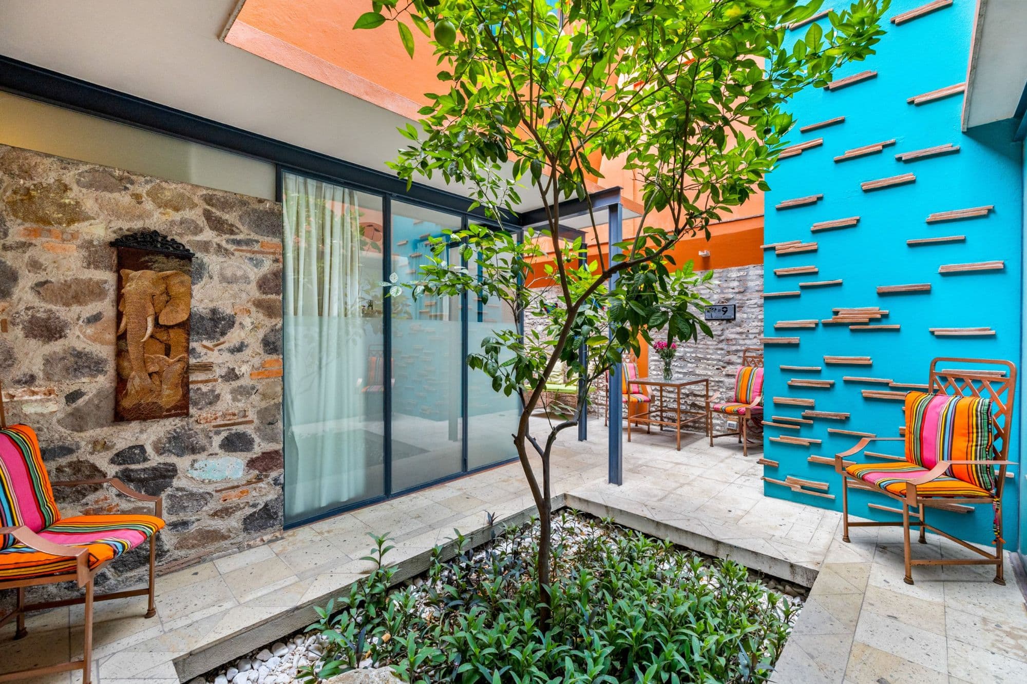 Casa la Luz — San Antonio, San Miguel de Allende — photo 25 — vibrant courtyard, bohemian elegance, colonial charm