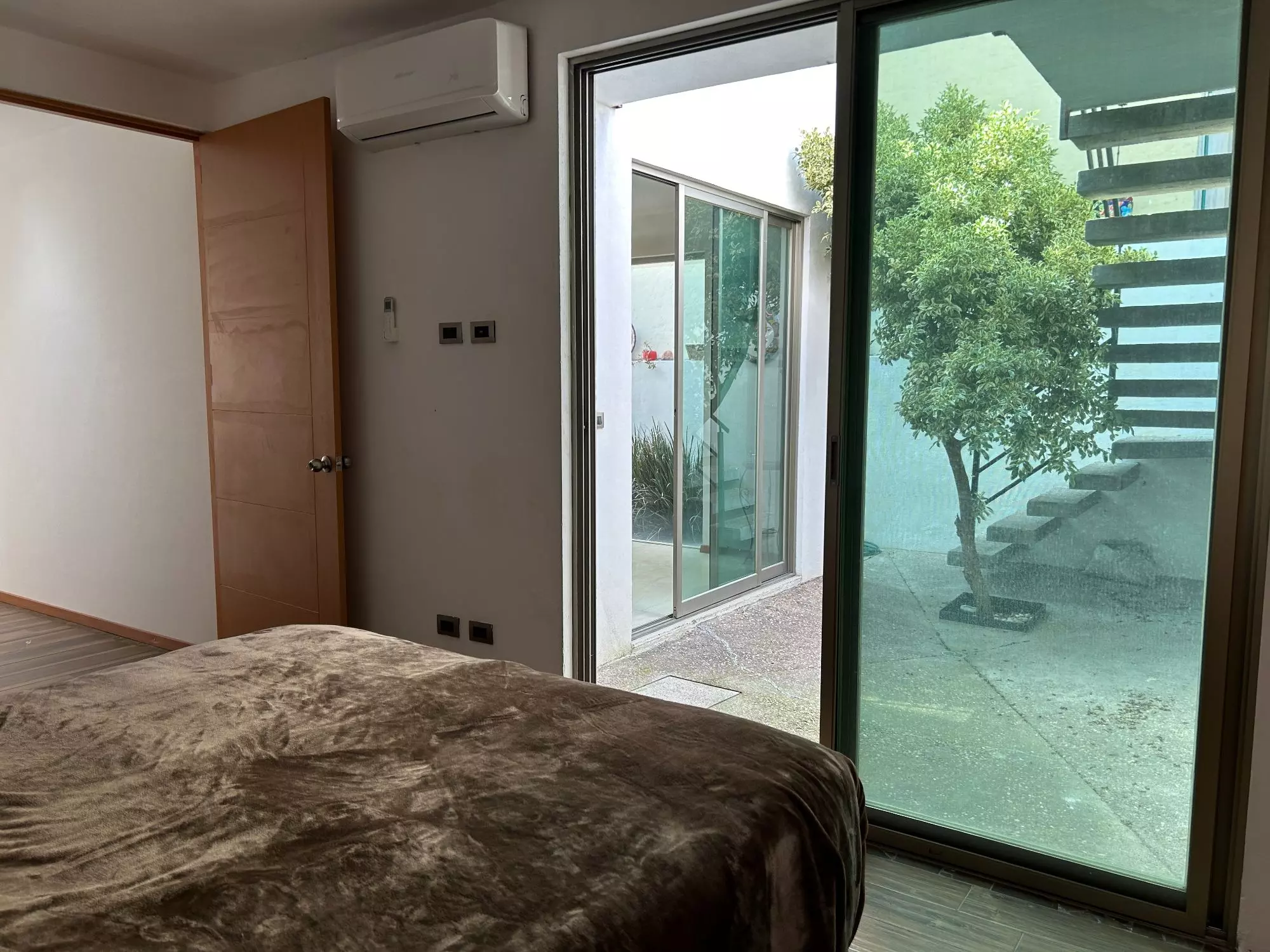 Casa Gamaliel — El Paraiso, San Miguel de Allende — photo 3 — contemporary bedroom, seamless courtyard views