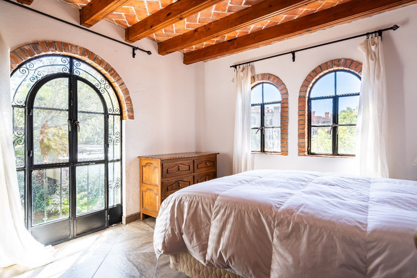 Casa Shangri-La — Centro, San Miguel de Allende — photo 17 — luminous master suite, arched brick charm