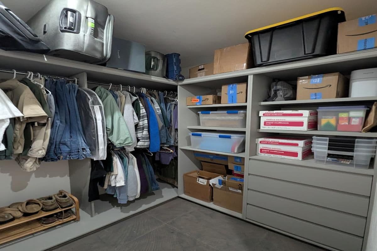 1959 Orizaba 112 — San Antonio, San Miguel de Allende — photo 21 — organized walk-in closet, abundant storage