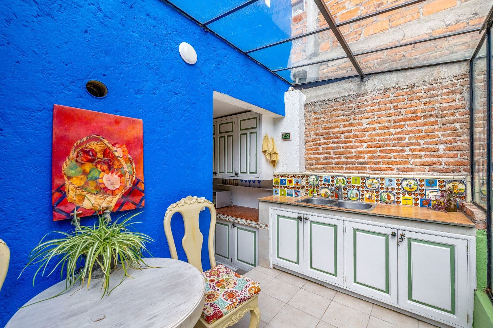 Casa Adelaida — San Antonio, San Miguel de Allende — photo 7 — vibrant colonial kitchen with artisanal charm