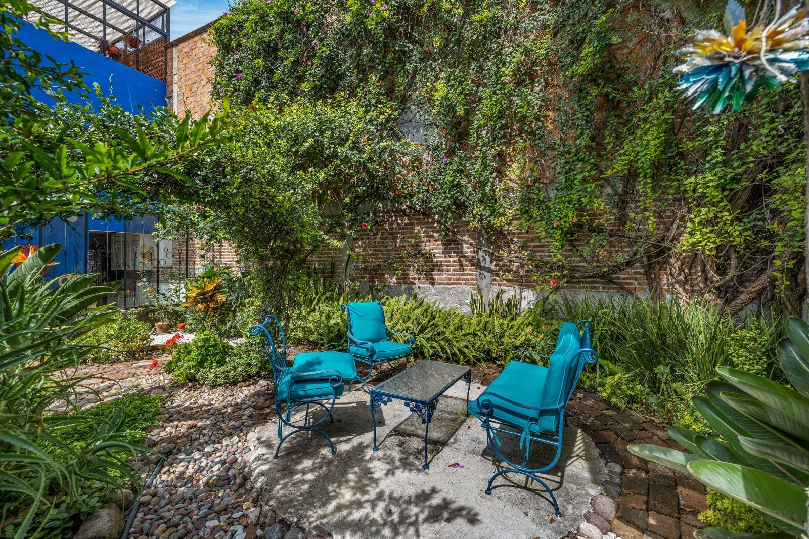 Casa Adelaida — San Antonio, San Miguel de Allende — photo 14 — lush private courtyard oasis