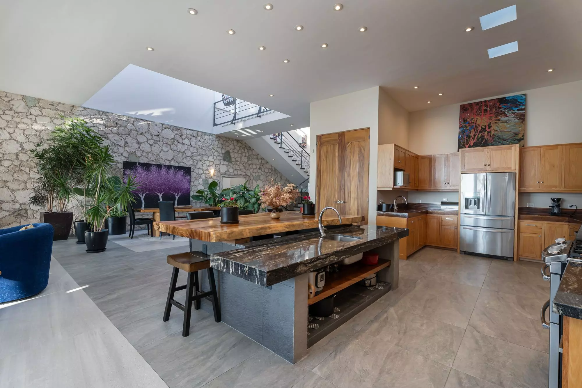 Casa Bella Vista — Balcones, San Miguel de Allende — photo 8 — contemporary luxury open-plan living space