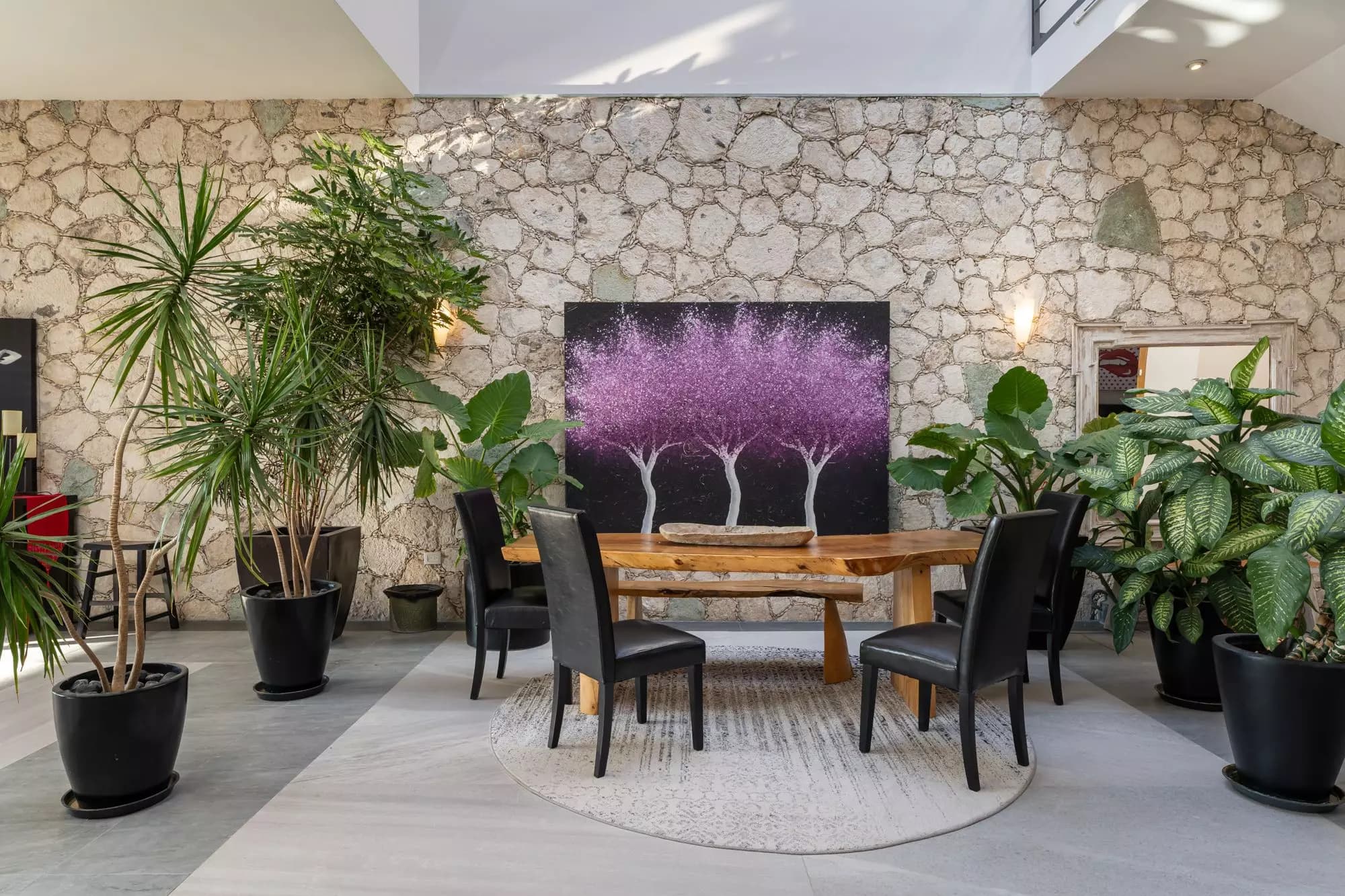 Casa Bella Vista — Balcones, San Miguel de Allende — photo 18 — sophisticated gallery-like entertaining space