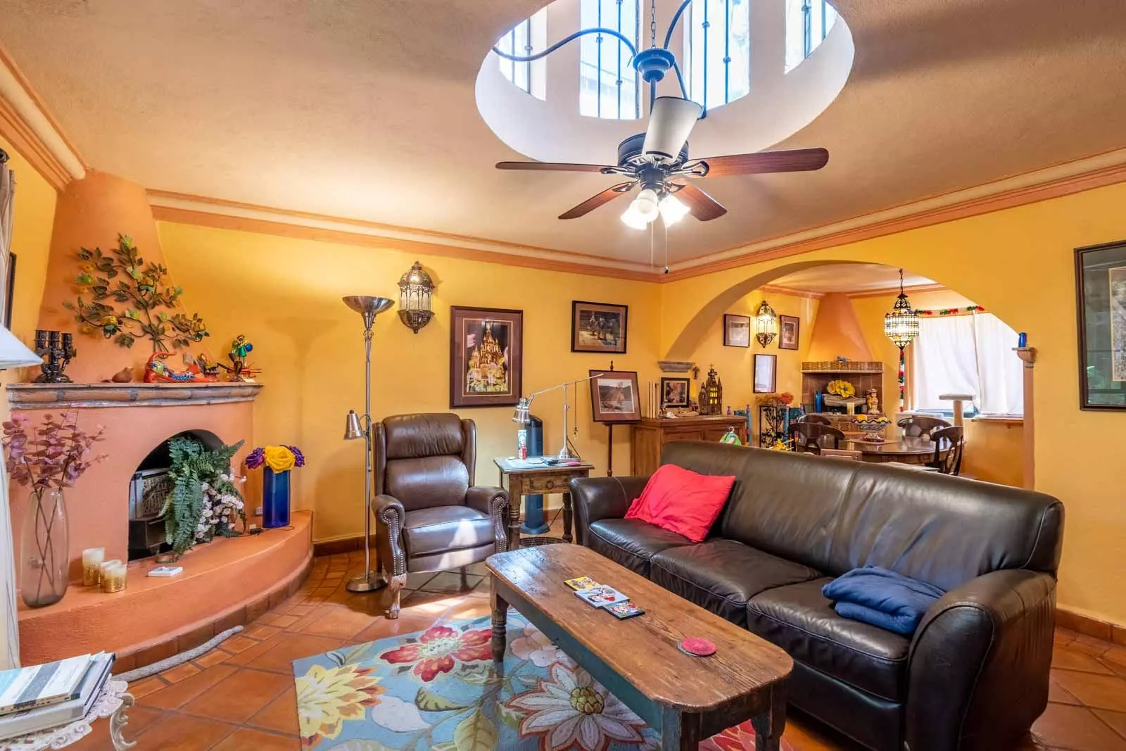 Rosal 26B — San Antonio, San Miguel de Allende — photo 2 — warm sunlit living room with character