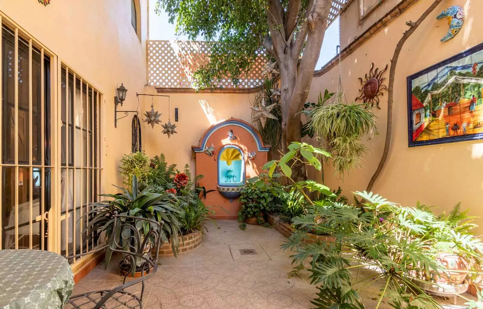 Rosal 26B — San Antonio, San Miguel de Allende — photo 9 — charming courtyard with lush gardens