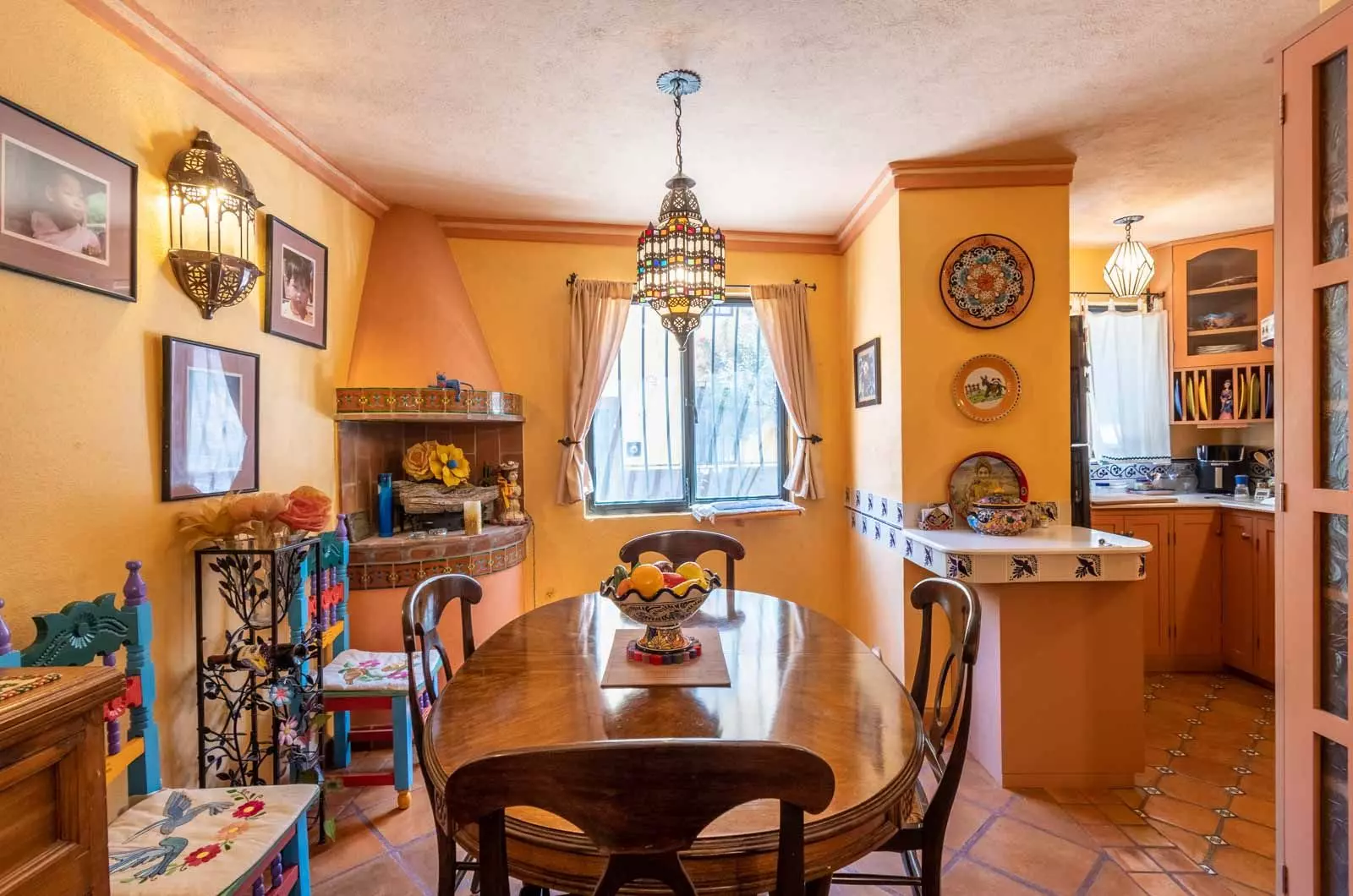 Rosal 26B — San Antonio, San Miguel de Allende — photo 3 — radiant bohemian dining sanctuary