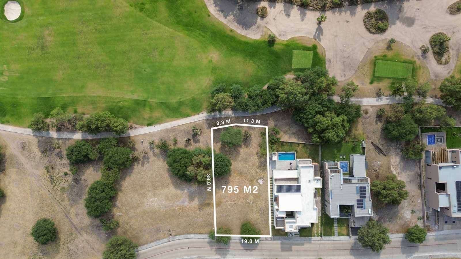 Lot Marialba 68 — Club de Golf Ventanas, San Miguel de Allende — photo 4 — expansive lot, mature gardens, development potential