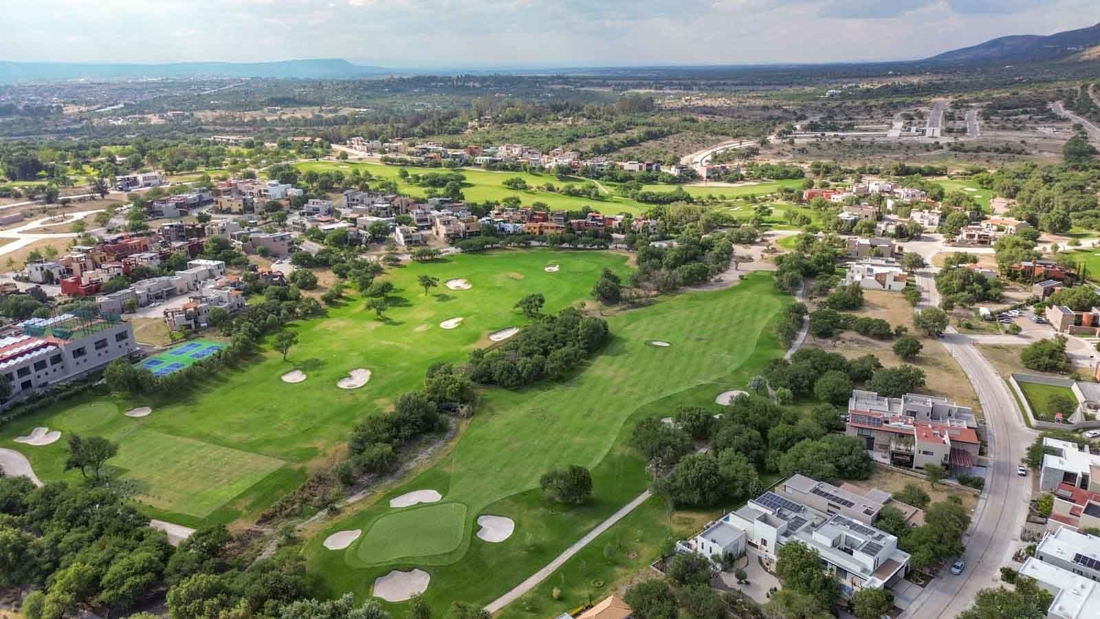Lot Marialba 68 — Club de Golf Ventanas, San Miguel de Allende — photo 9 — championship golf course, verdant valley views