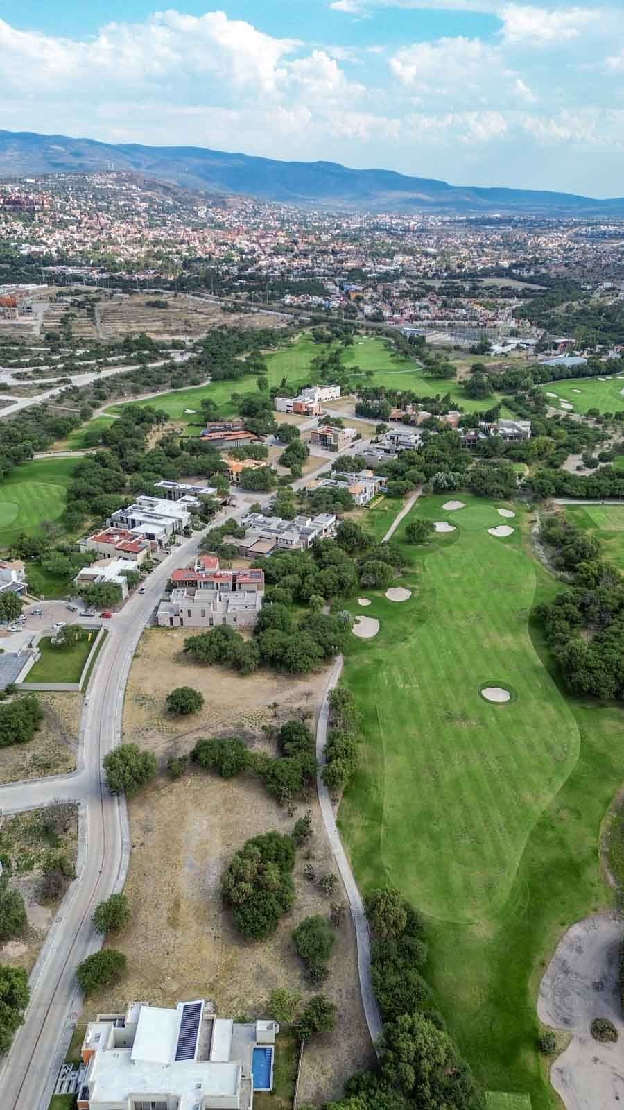 Lot Marialba 68 — Club de Golf Ventanas, San Miguel de Allende — photo 15 — verdant golf course, breathtaking valley views