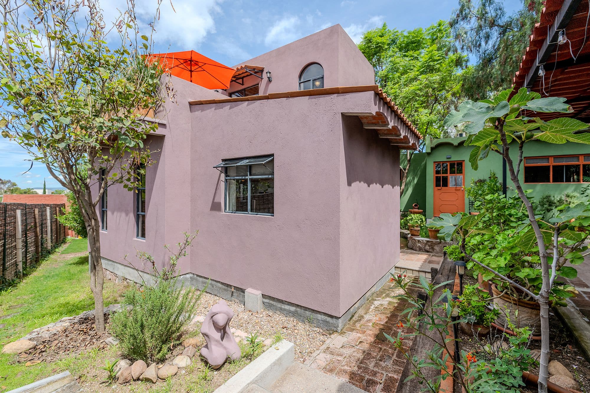 Casa Malva — Valle del Maíz, San Miguel de Allende — photo 4 — contemporary rose-hued architectural gem