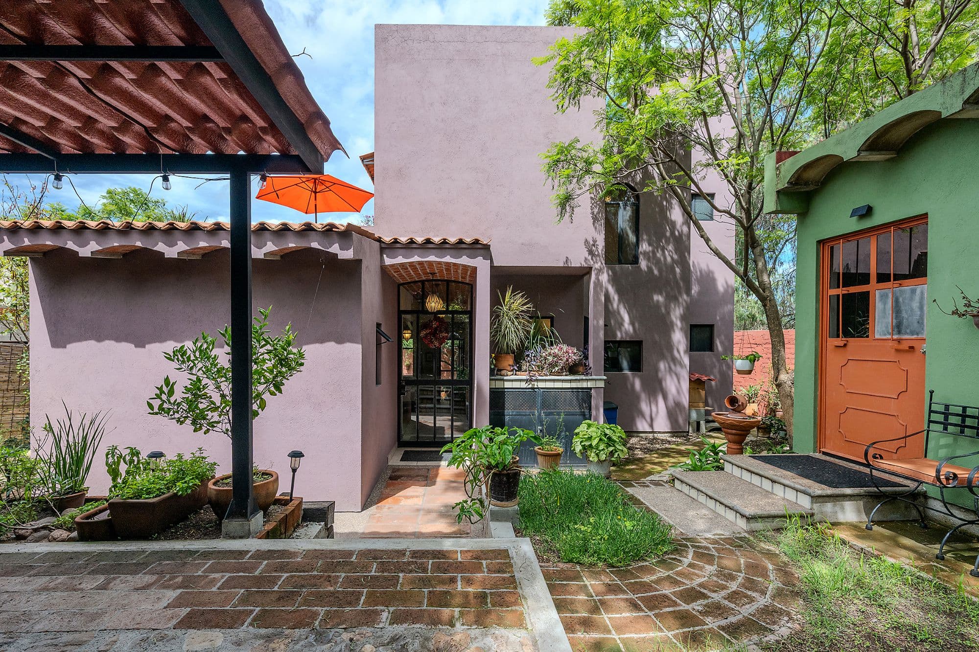 Casa Malva — Valle del Maíz, San Miguel de Allende — photo 3 — charming courtyard, vibrant colonial architecture