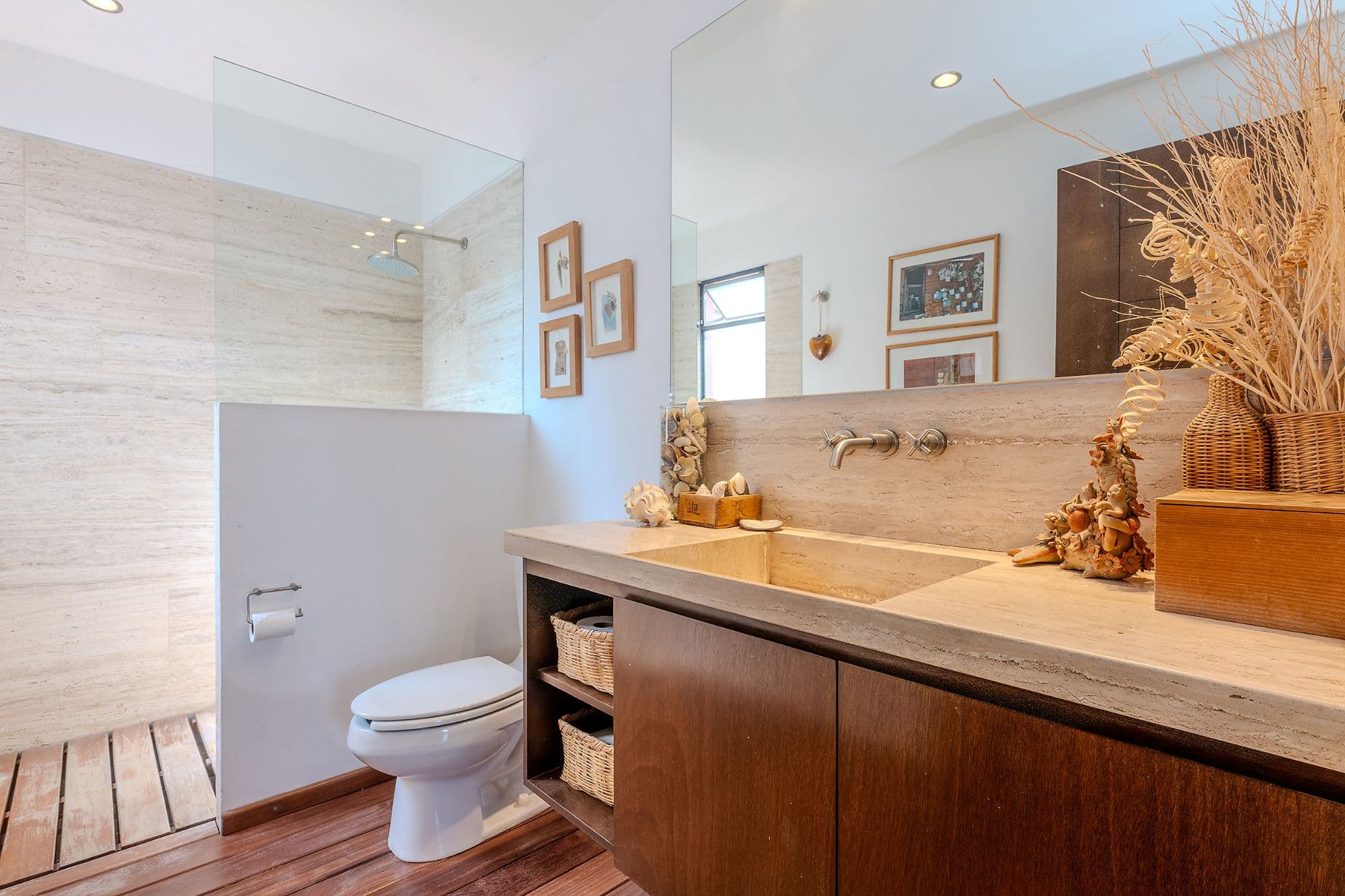 Casa Adrian — San Antonio, San Miguel de Allende — photo 17 — spa-inspired ensuite with natural light