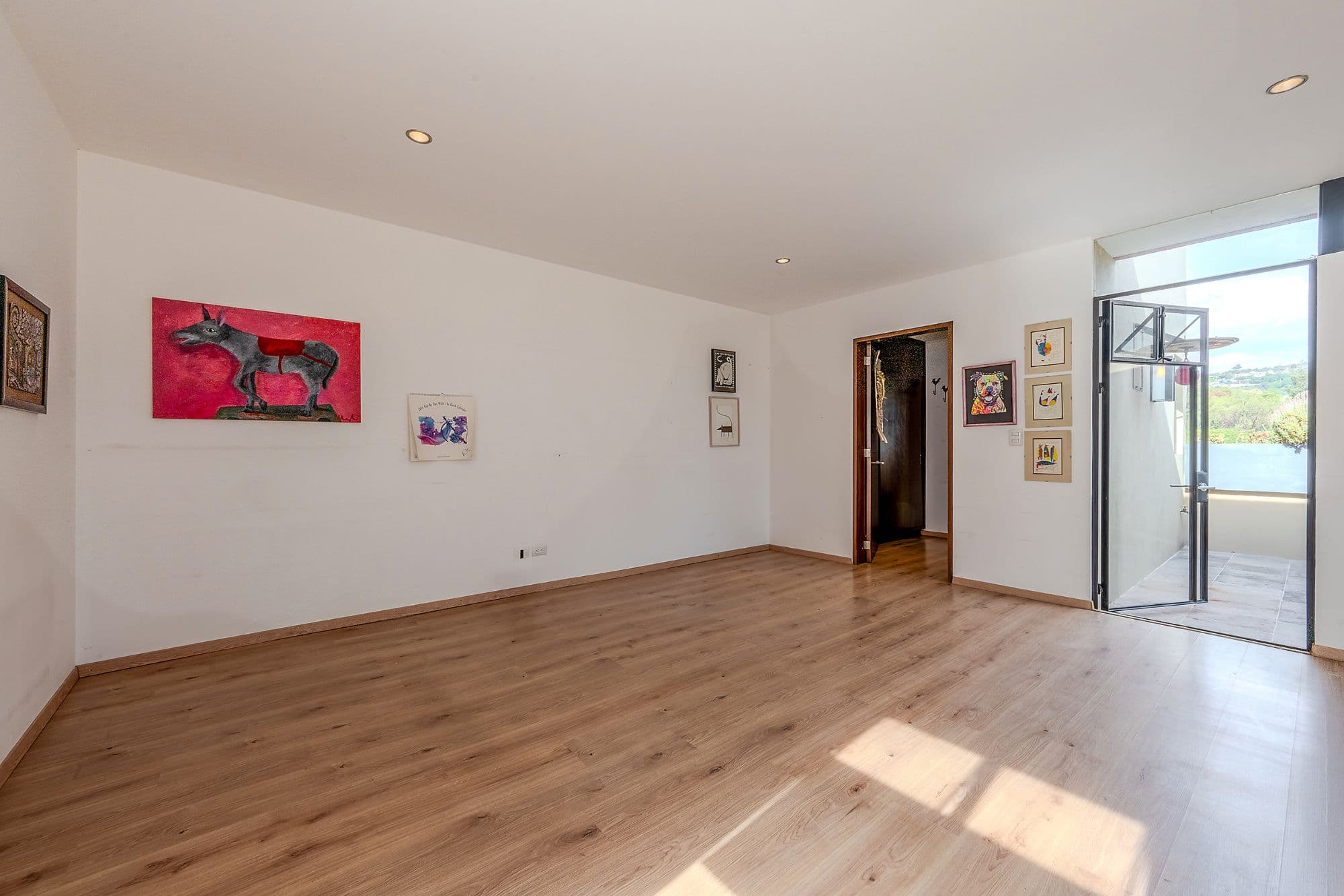 Casa Adrian — San Antonio, San Miguel de Allende — photo 18 — luminous living space with panoramic views
