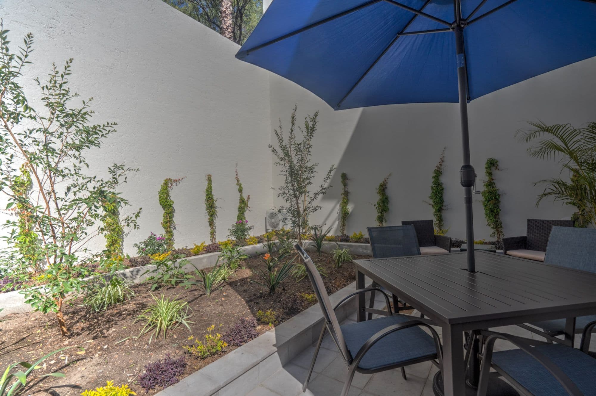 Casa Refugio Sur # 20A — San Antonio, San Miguel de Allende — photo 8 — serene courtyard with azure shade