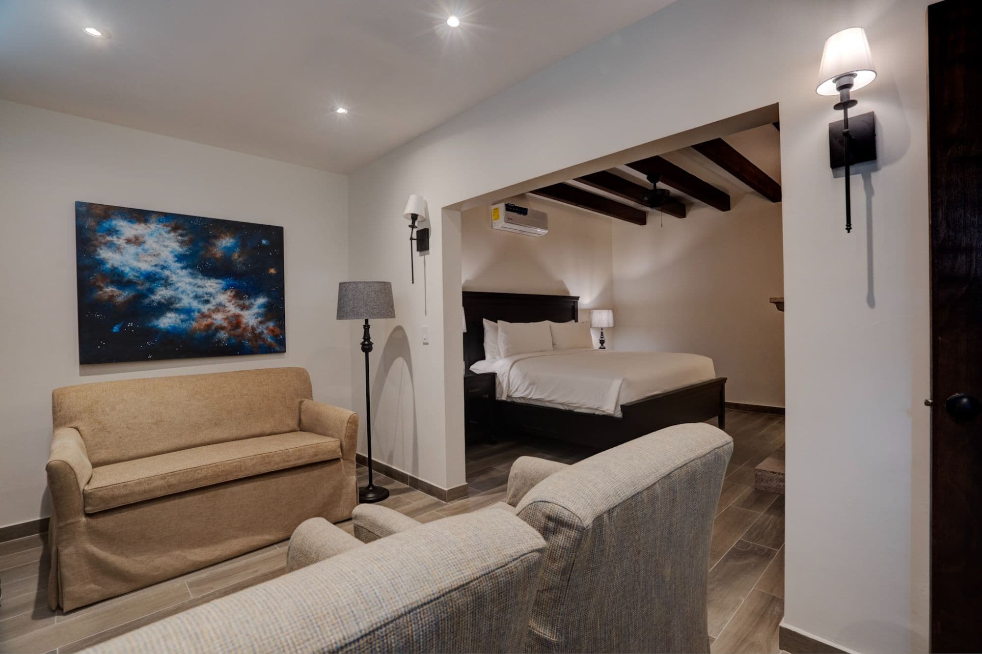 Casa Refugio Sur # 20A — San Antonio, San Miguel de Allende — photo 13 — contemporary suite with sophisticated architectural charm