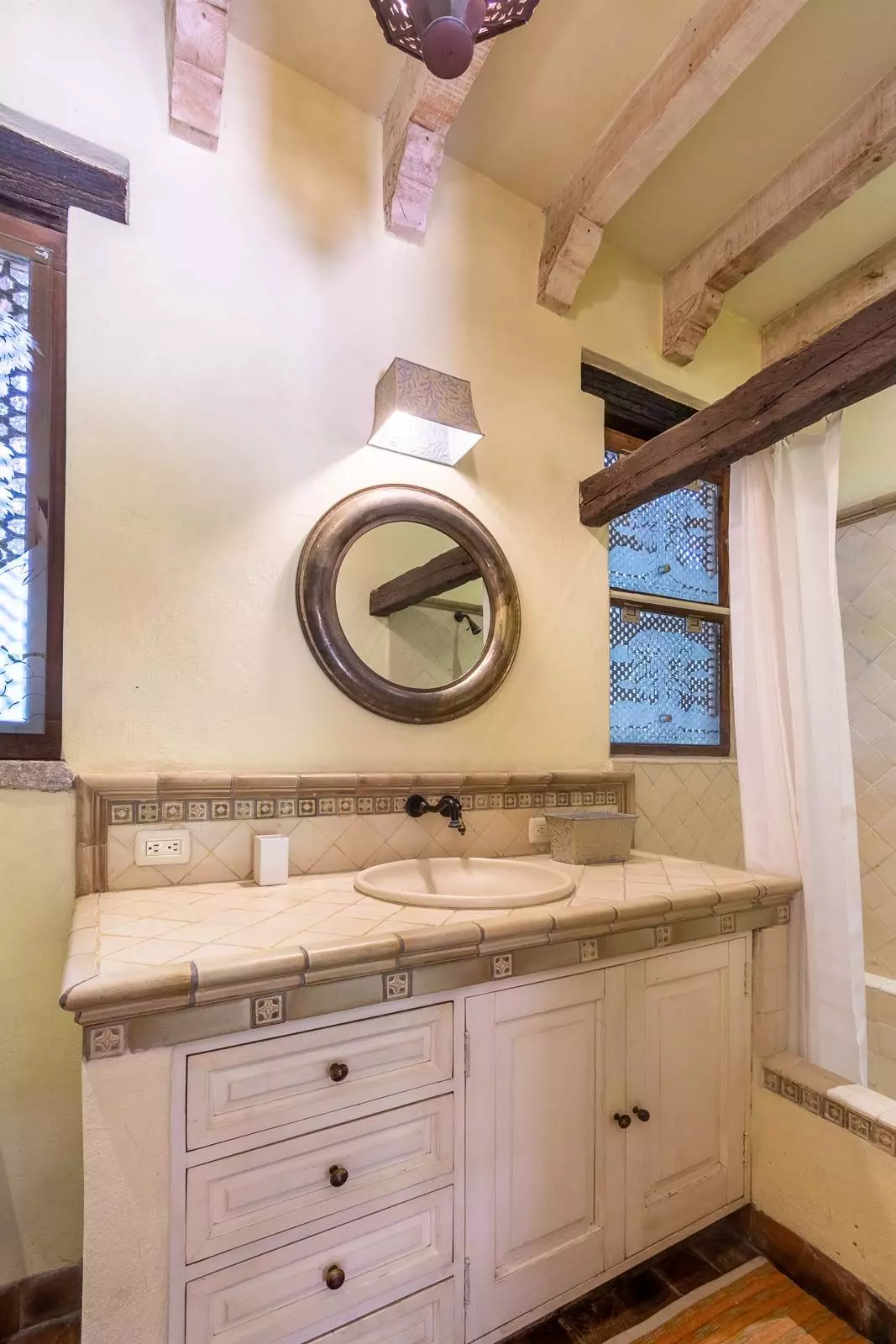 Casa la Perla — Ojo de Agua, San Miguel de Allende — photo 7 — charming colonial bathroom with rustic beams