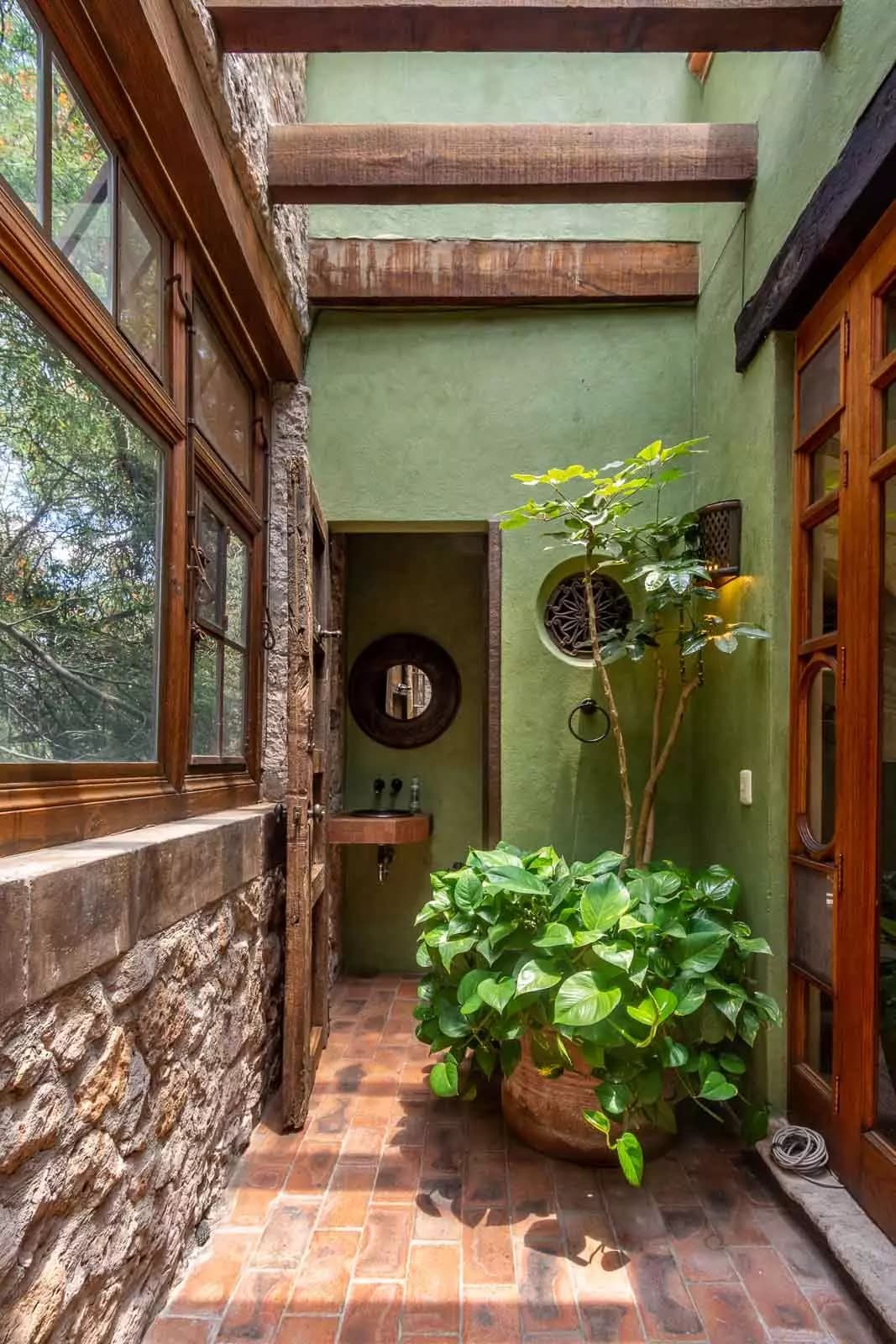 Casa la Perla — Ojo de Agua, San Miguel de Allende — photo 23 — charming courtyard with rustic architectural details