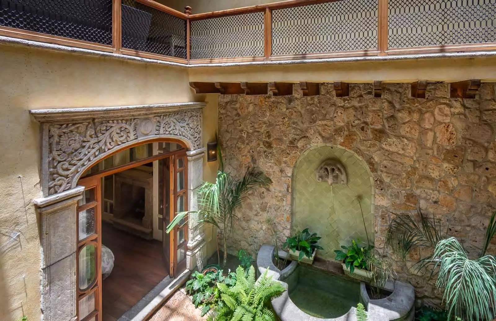 Casa la Perla — Ojo de Agua, San Miguel de Allende — photo 27 — charming courtyard with ornate architectural details