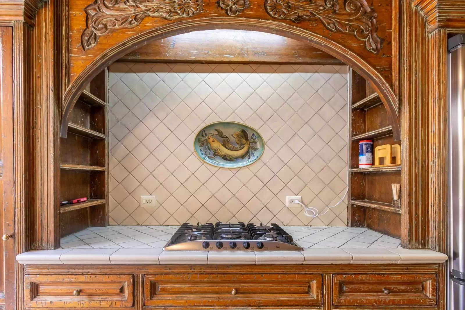 Casa la Perla — Ojo de Agua, San Miguel de Allende — photo 16 — artisanal kitchen with ornate wooden alcoves