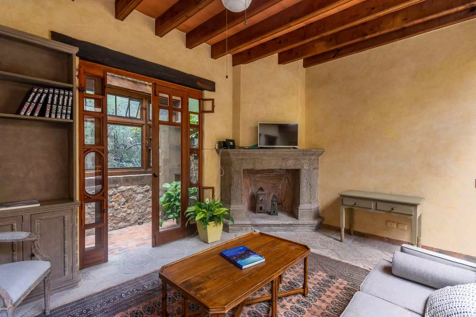 Casa la Perla — Ojo de Agua, San Miguel de Allende — photo 21 — sun-drenched living room, rustic charm