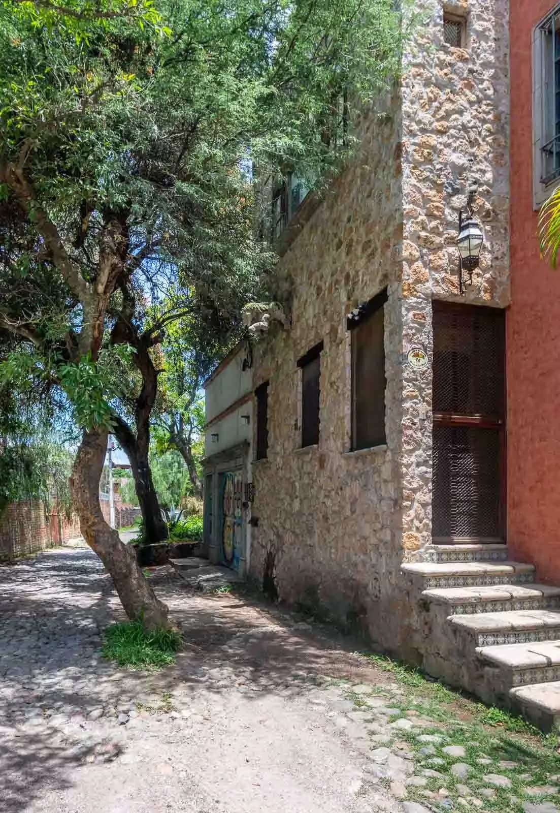 Casa la Perla — Ojo de Agua, San Miguel de Allende — photo 28 — charming colonial alley, dappled shade