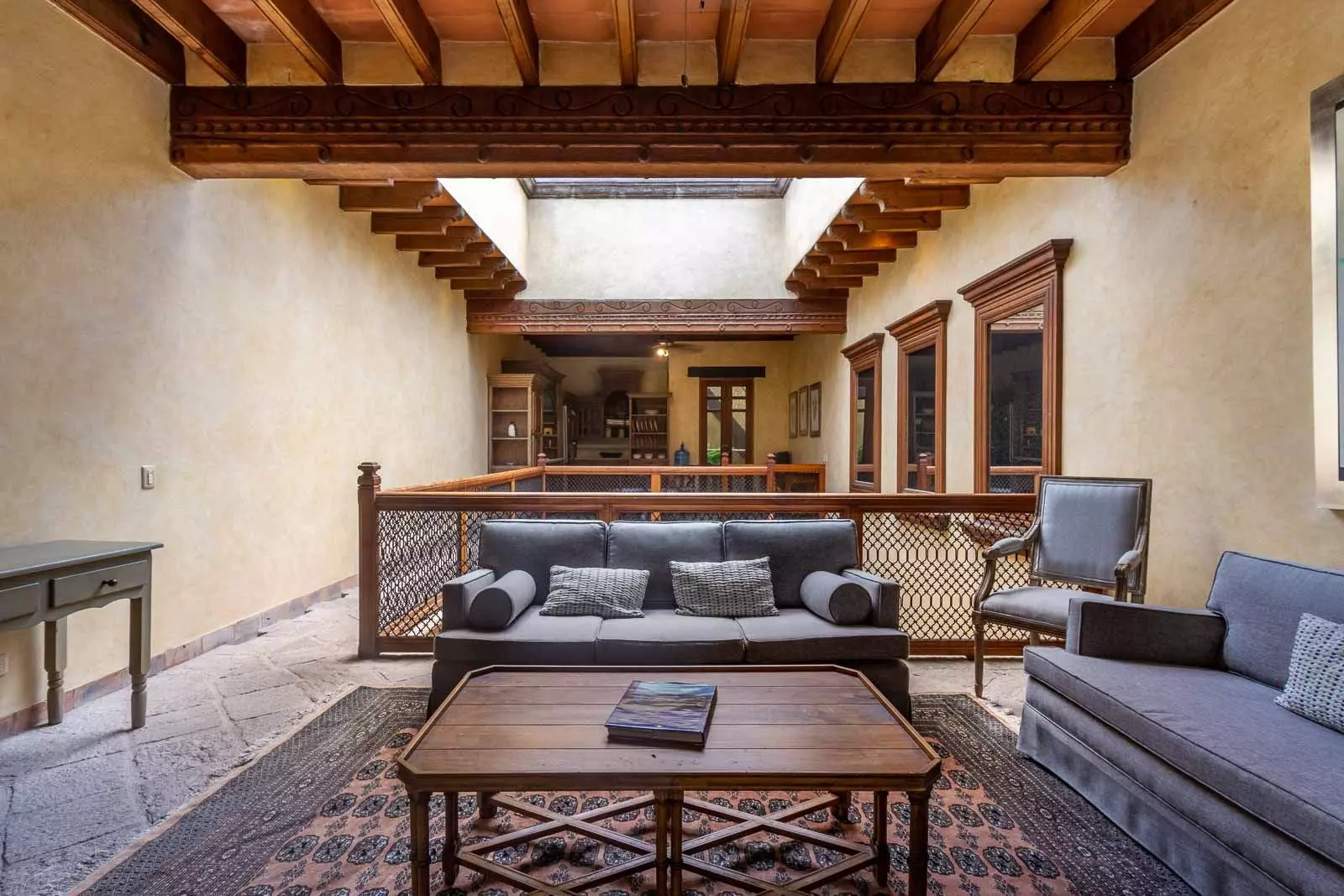 Casa la Perla — Ojo de Agua, San Miguel de Allende — photo 20 — sophisticated courtyard with soaring beams