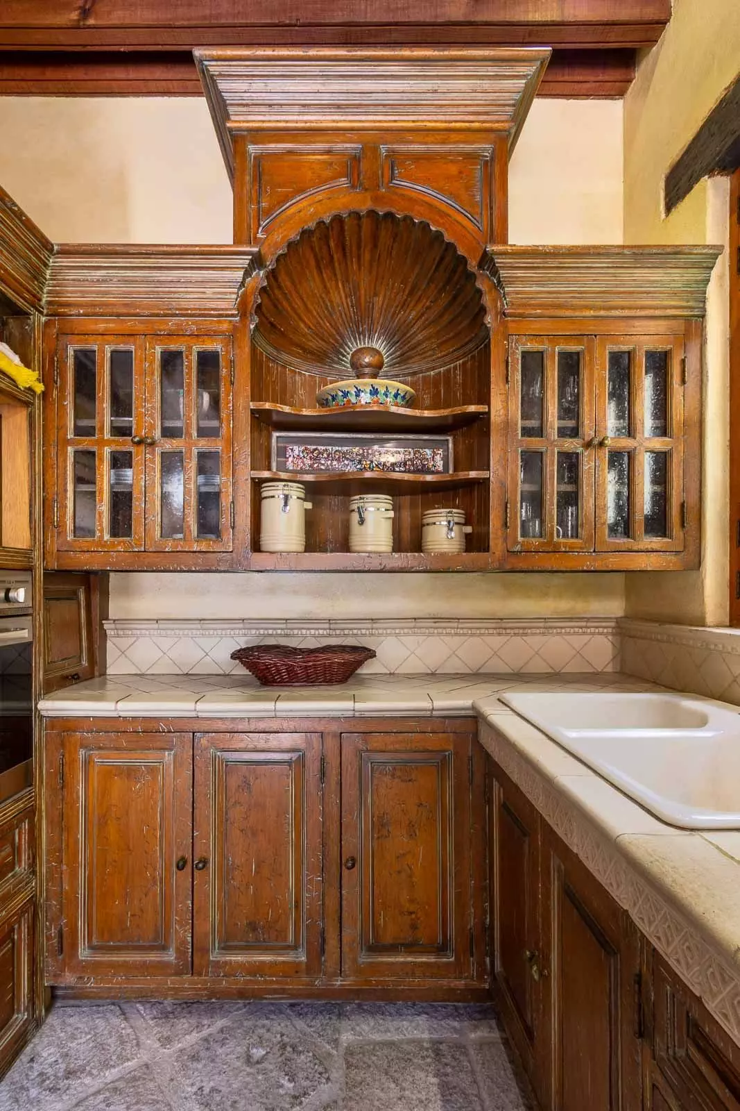 Casa la Perla — Ojo de Agua, San Miguel de Allende — photo 18 — charming traditional kitchen, artisanal details