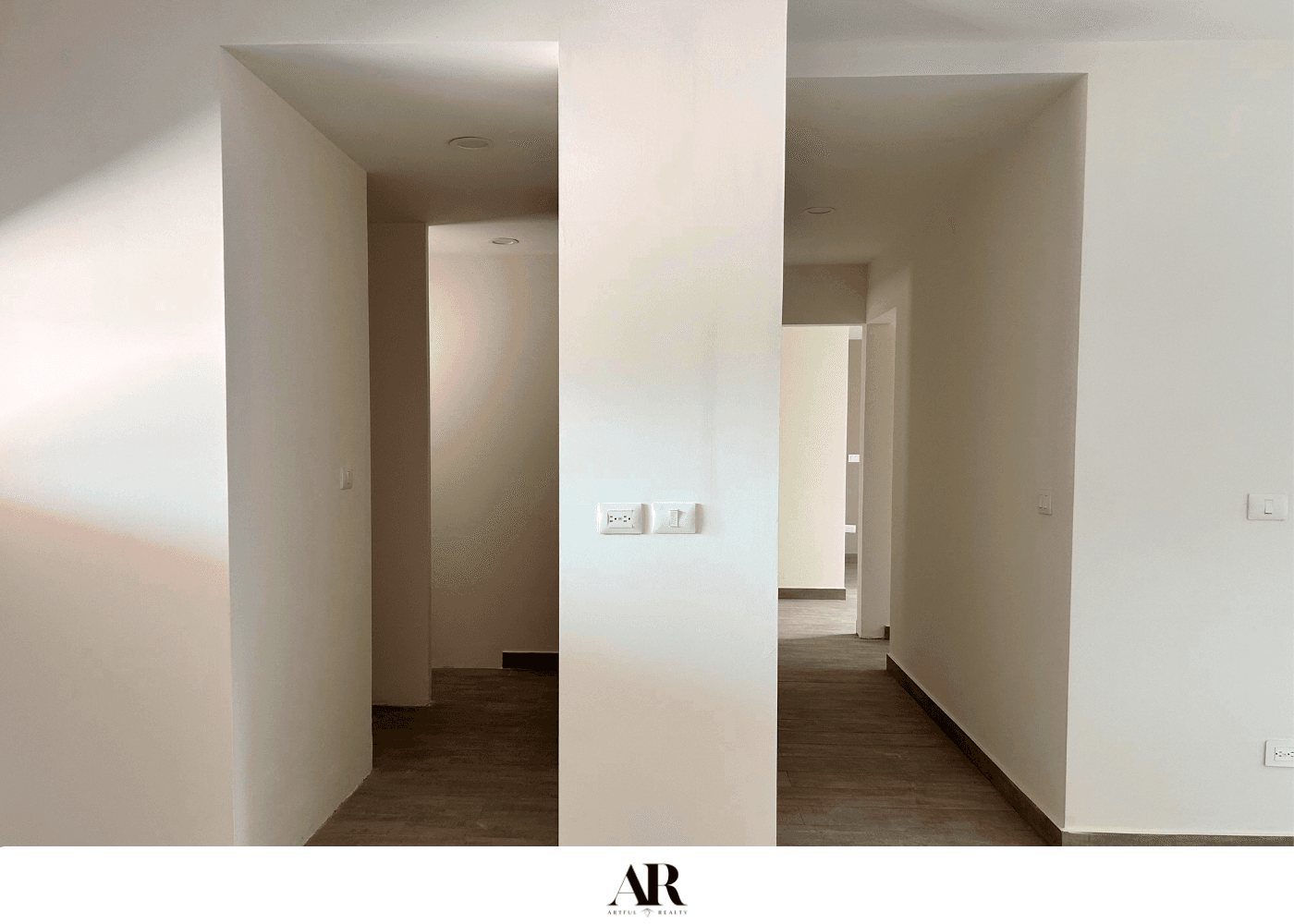Residencia 15 B, Mezzanine con Roof Top Privado en Barrio Santo | Diseño, Amplitud y Estilo en San Miguel de Allende — San Miguel de Allende Centro, San Miguel de Allende — photo 4 — luminous corridors, thoughtful architectural flow