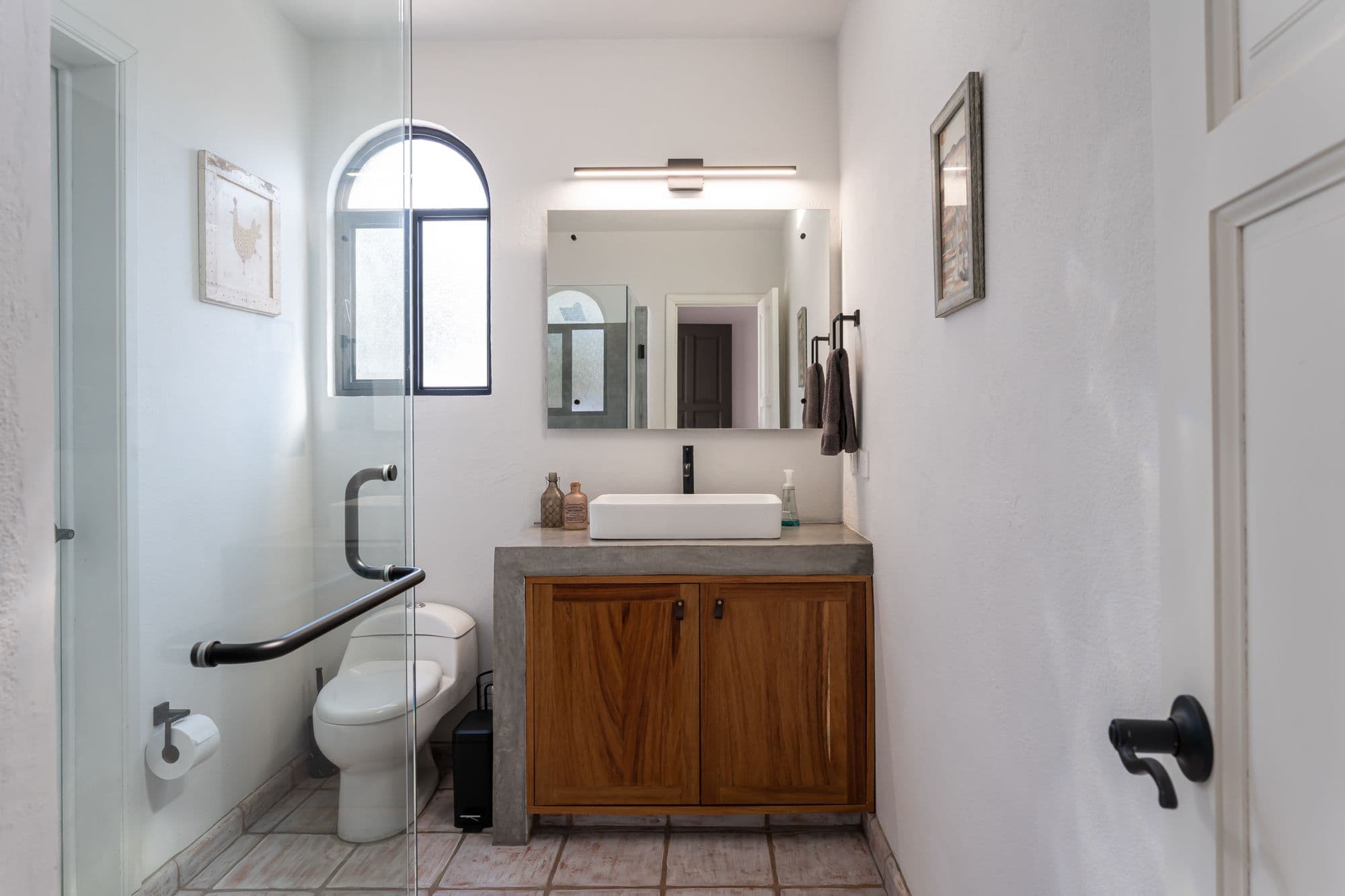 Casa Bruno — Guadalupe, San Miguel de Allende — photo 27 — spa-inspired bathroom with architectural elegance