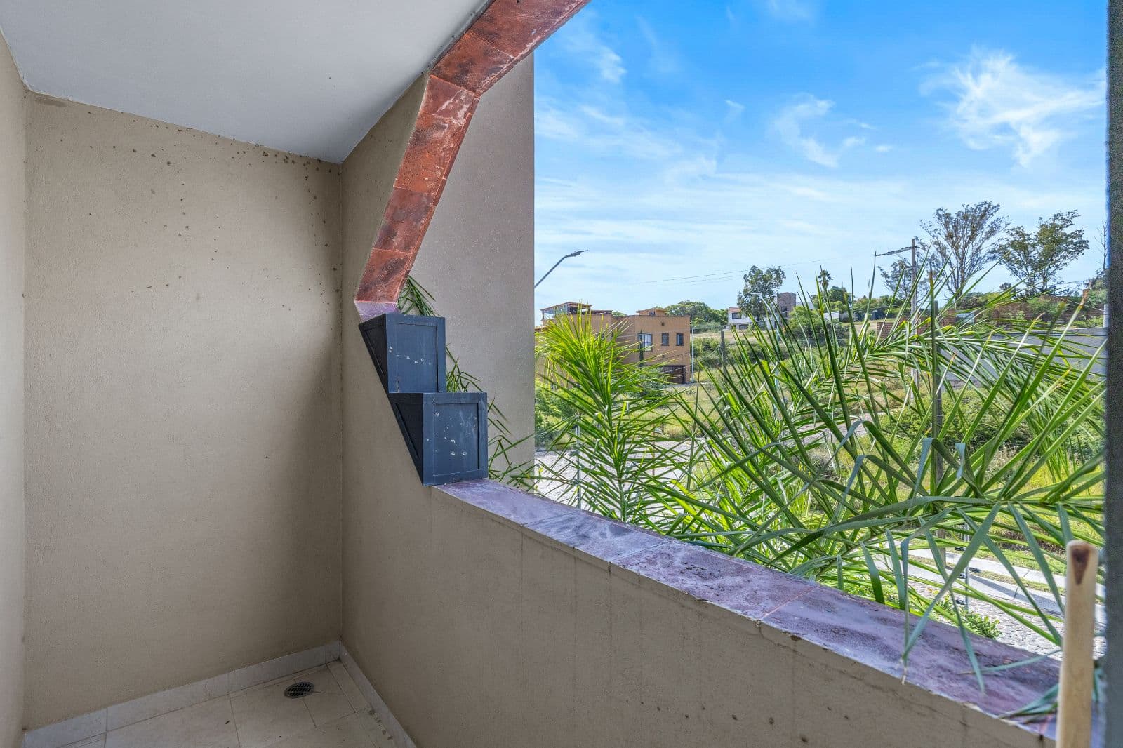 Casa Gorrion — Las Brisas, San Miguel de Allende — photo 19 — charming terrace with verdant views