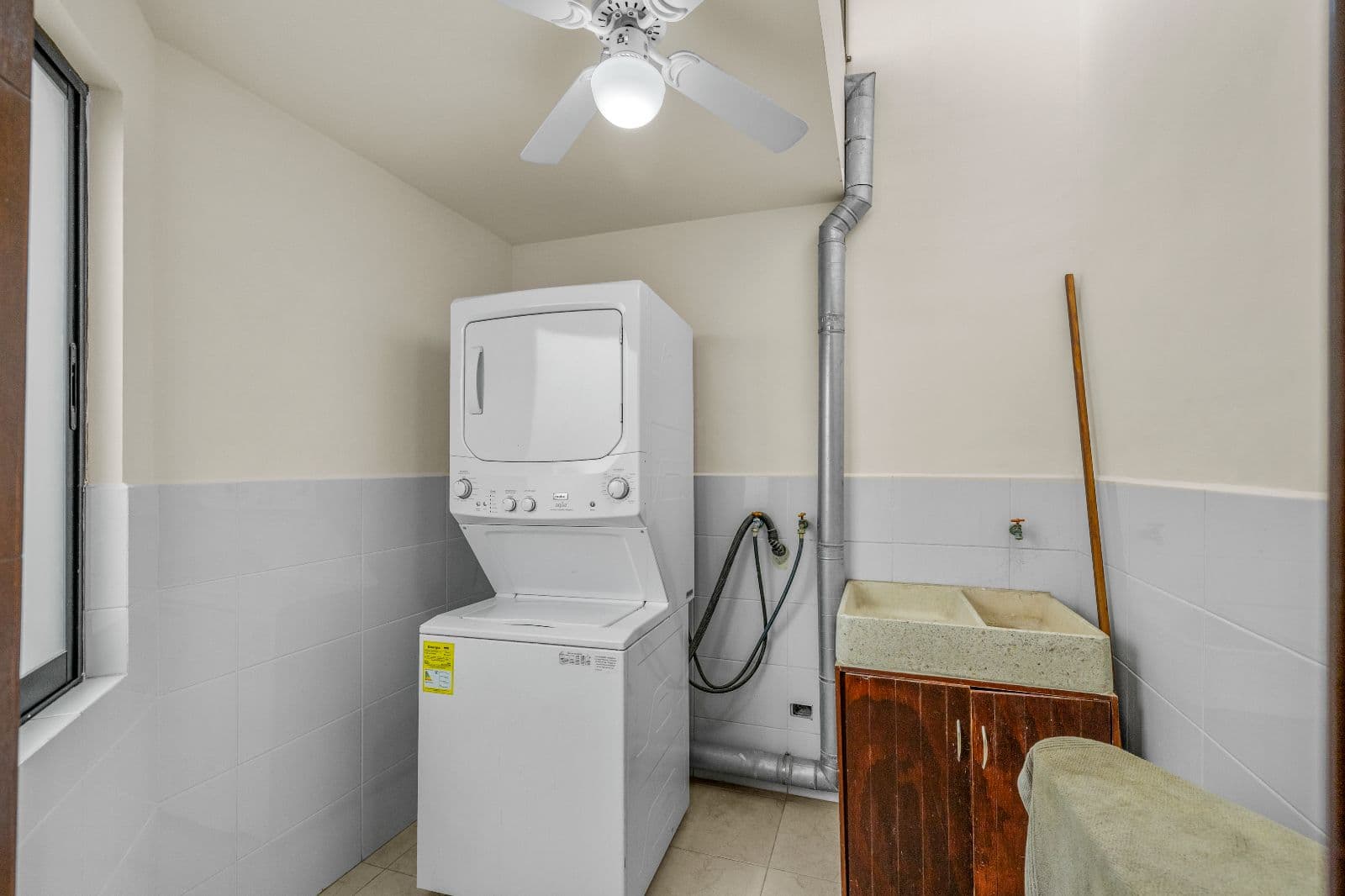 Casa Gorrion — Las Brisas, San Miguel de Allende — photo 17 — bright laundry room, efficient functionality