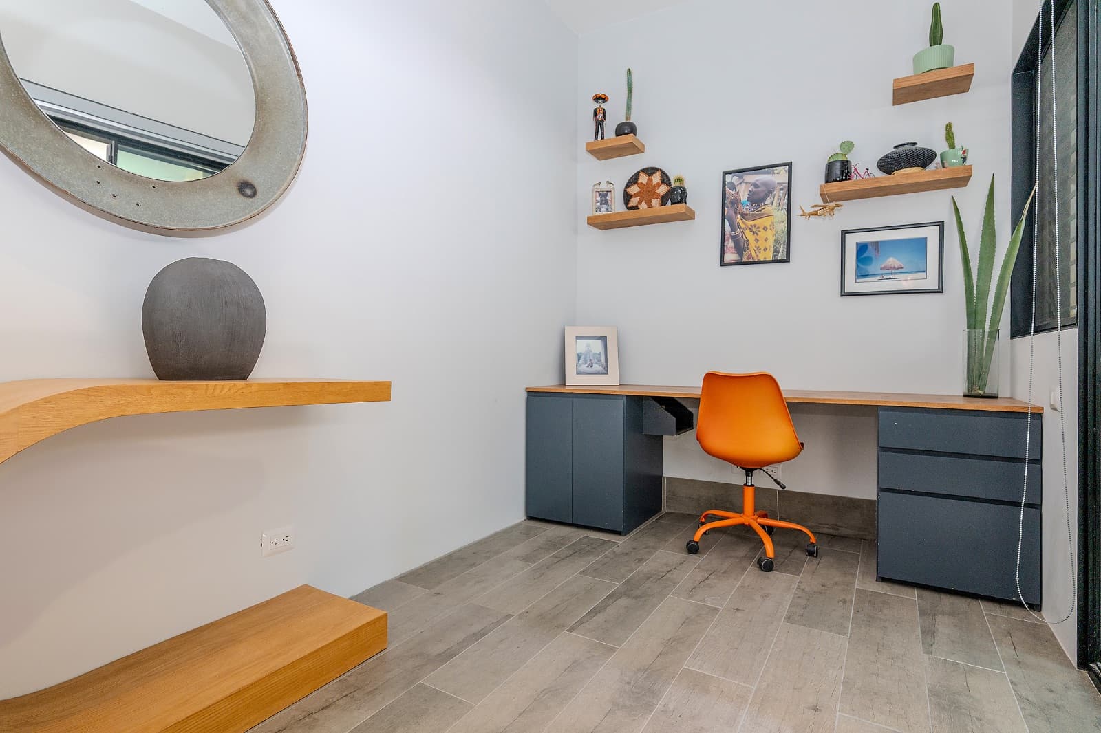 Modern Ground-Level Condo Near Centro — San Antonio, San Miguel de Allende — photo 11 — modern workspace with curated design touches