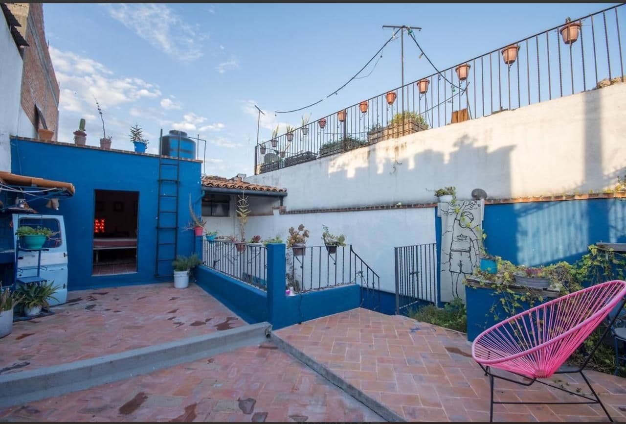 PROPIEDAD PARA REMODELAR CON GRAN POTENCIAL EN SAN ANTONIO — San Antonio, San Miguel de Allende — photo 12 — vibrant colonial rooftop oasis awaits