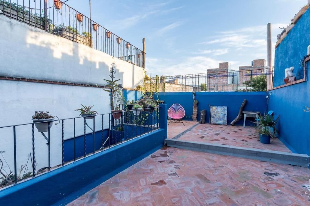 PROPIEDAD PARA REMODELAR CON GRAN POTENCIAL EN SAN ANTONIO — San Antonio, San Miguel de Allende — photo 13 — vibrant rooftop oasis with panoramic views