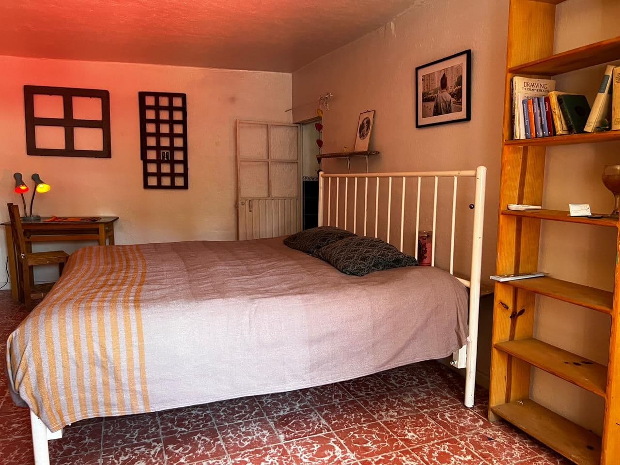 PROPIEDAD PARA REMODELAR CON GRAN POTENCIAL EN SAN ANTONIO — San Antonio, San Miguel de Allende — photo 9 — charming bedroom with warm natural light