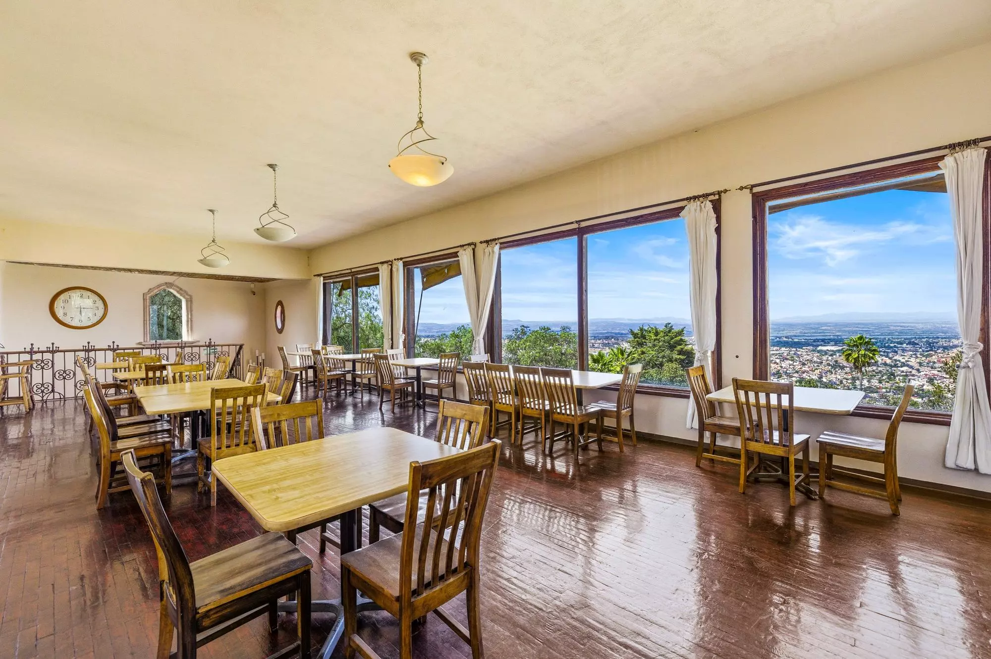 Hotel Mirador del Frayle — La Palmita, San Miguel de Allende — photo 5 — panoramic valley views, light-filled dining elegance