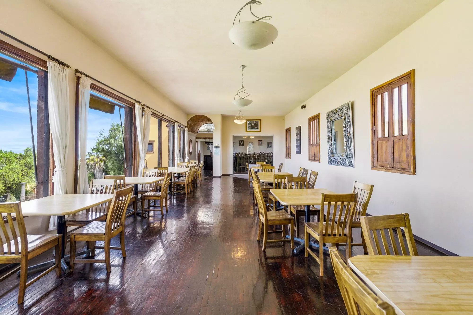Hotel Mirador del Frayle — La Palmita, San Miguel de Allende — photo 6 — luminous dining hall, panoramic garden views