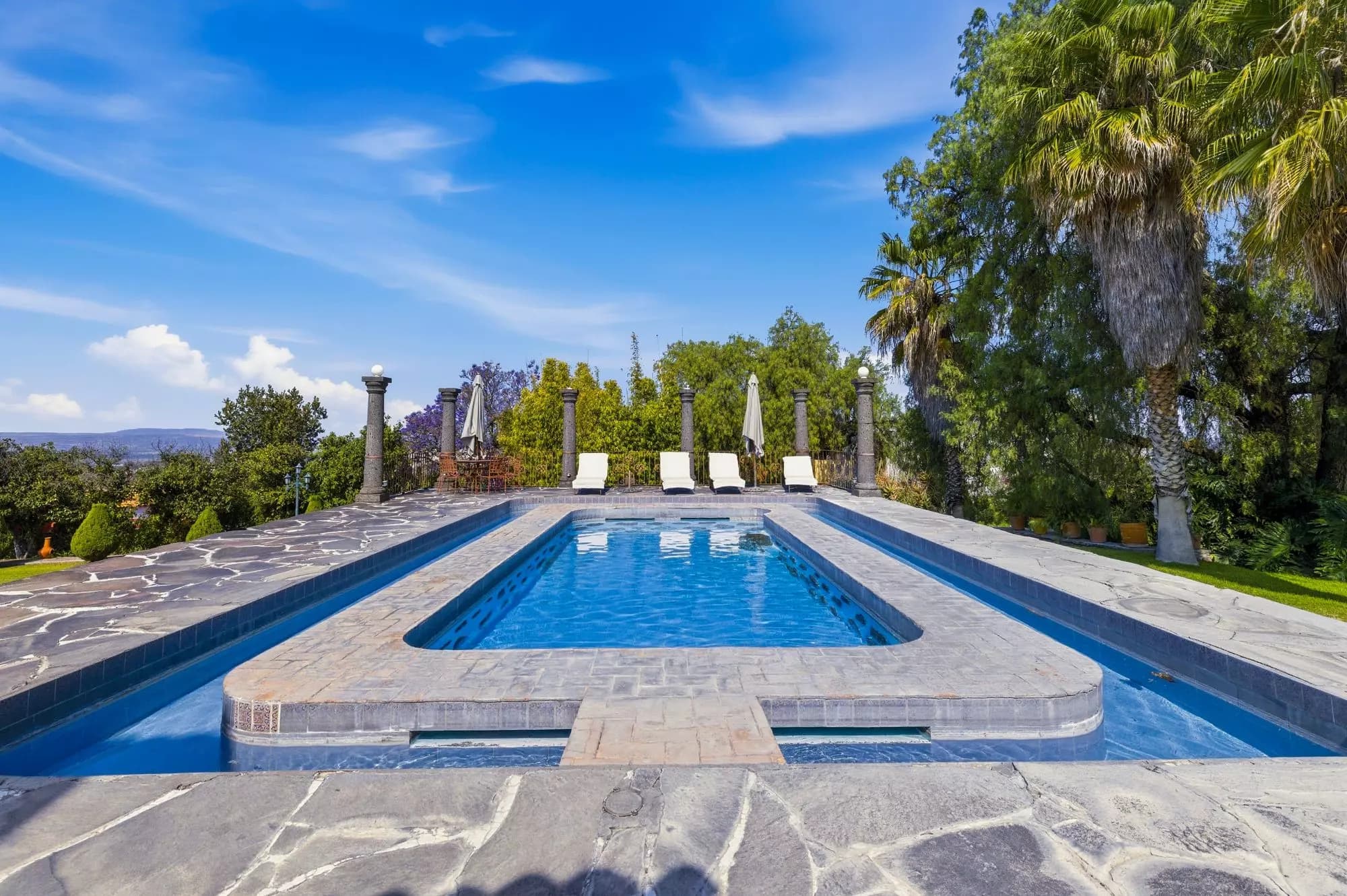 Hotel Mirador del Frayle — La Palmita, San Miguel de Allende — photo 11 — stunning resort-style infinity pool oasis
