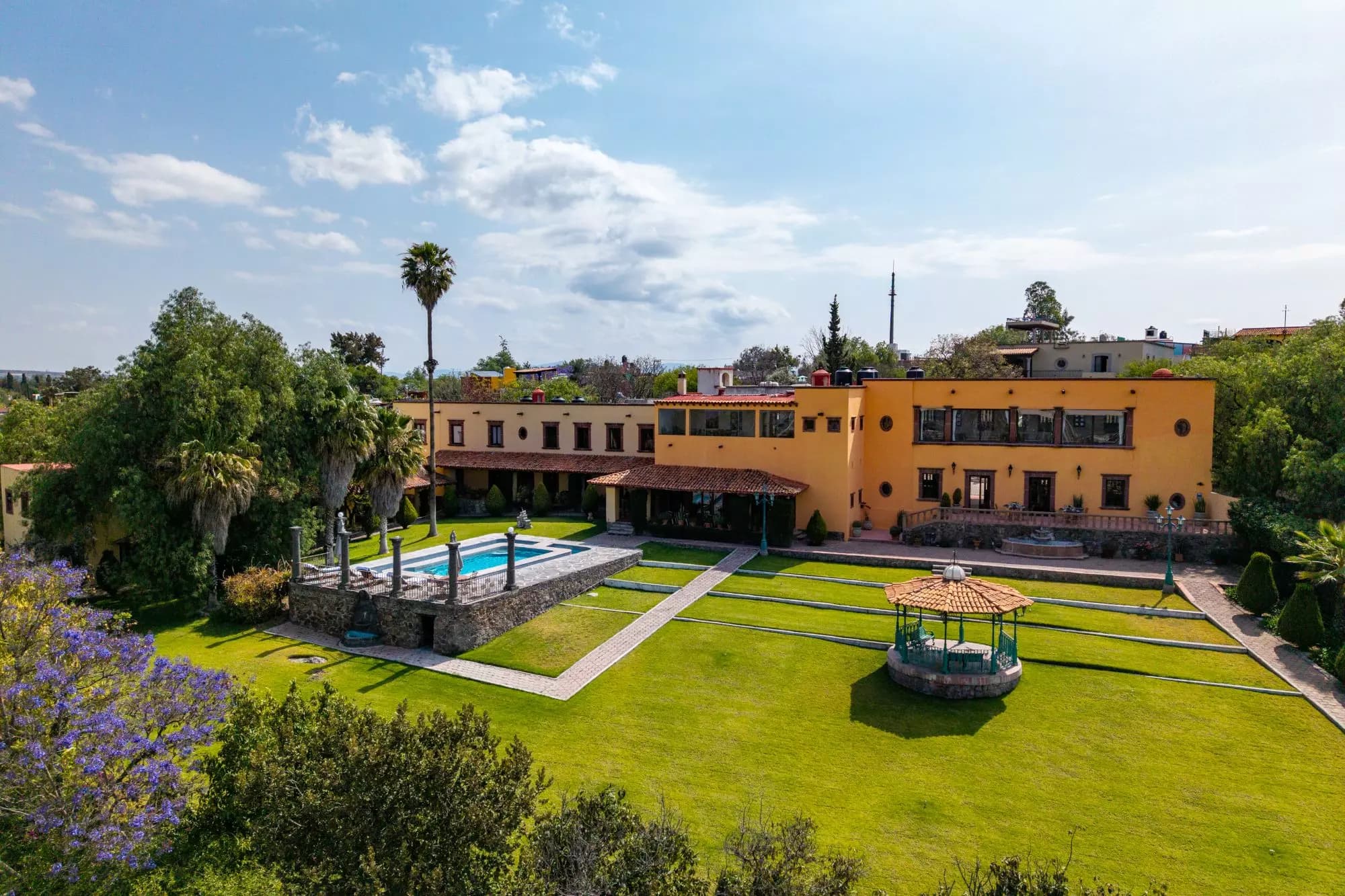 Hotel Mirador del Frayle — La Palmita, San Miguel de Allende — photo 22 — sprawling hacienda with resort-style grounds