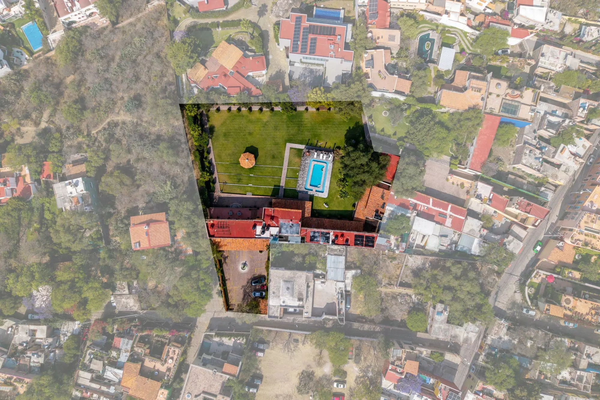 Hotel Mirador del Frayle — La Palmita, San Miguel de Allende — photo 23 — sprawling estate with lush gardens