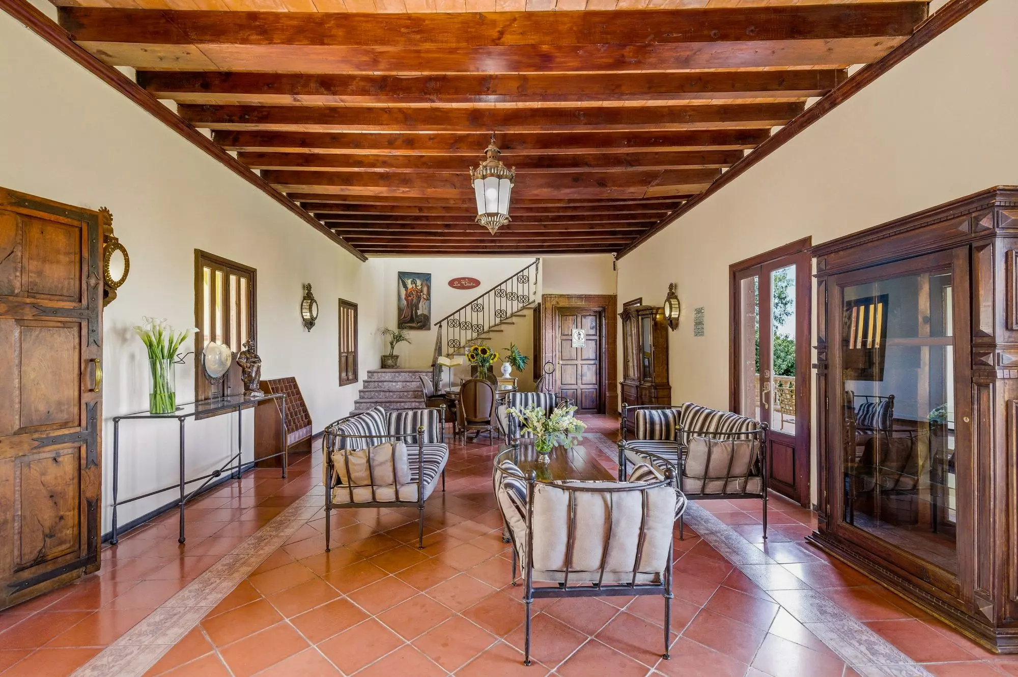 Hotel Mirador del Frayle — La Palmita, San Miguel de Allende — photo 2 — soaring beamed ceilings, authentic mexican elegance