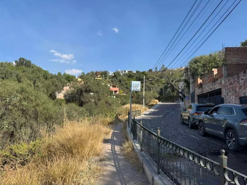 Callejón Ojo De Agua — Ojo de Agua, San Miguel de Allende — photo 4 — hillside charm with panoramic vistas