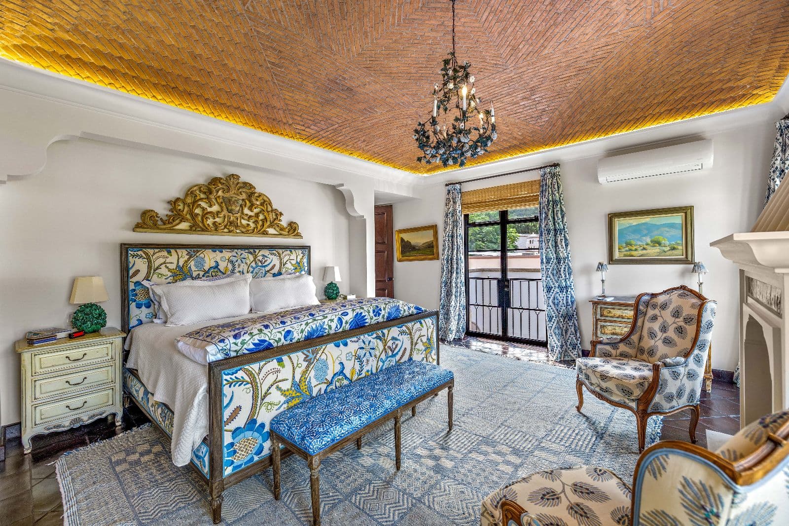Privada Baeza — Centro, San Miguel de Allende — photo 21 — elegant colonial master suite, golden-lit luxury