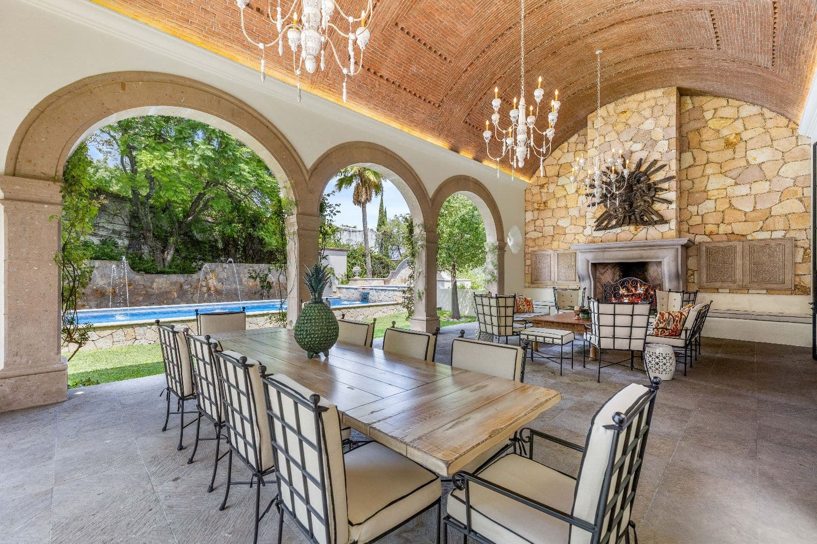 Privada Baeza — Centro, San Miguel de Allende — photo 11 — elegant arched loggia, poolside entertaining
