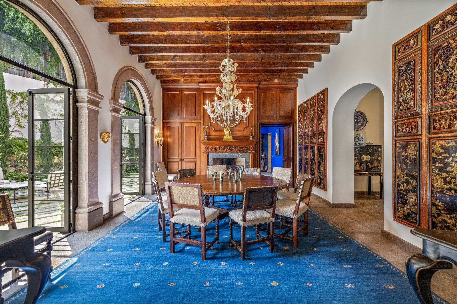 Privada Baeza — Centro, San Miguel de Allende — photo 5 — elegant colonial dining with soaring beams
