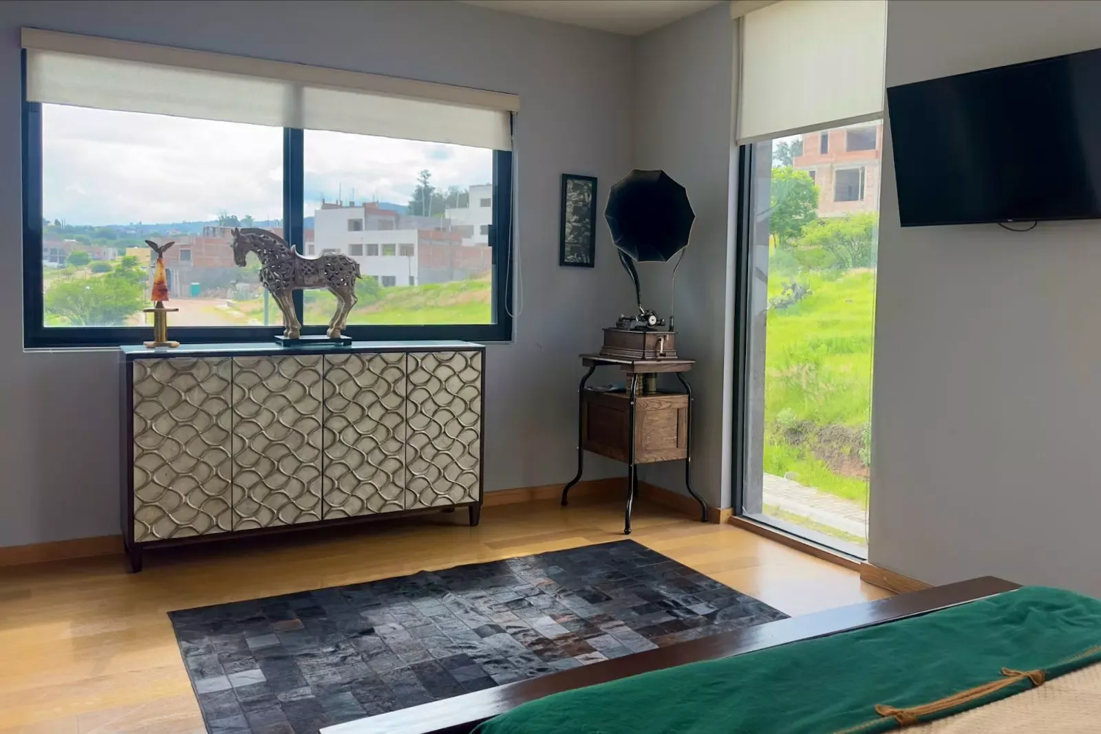 CASA CORDOBA — Residencial Malanquin la Mesa, San Miguel de Allende — photo 7 — panoramic views, curated entertainment space