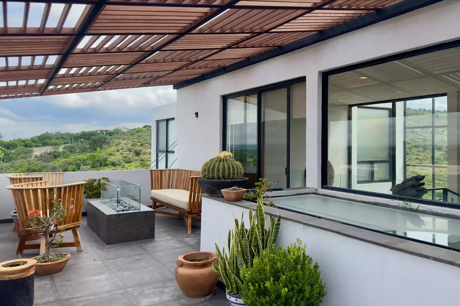 CASA CORDOBA — Residencial Malanquin la Mesa, San Miguel de Allende — photo 5 — contemporary terrace with panoramic valley views