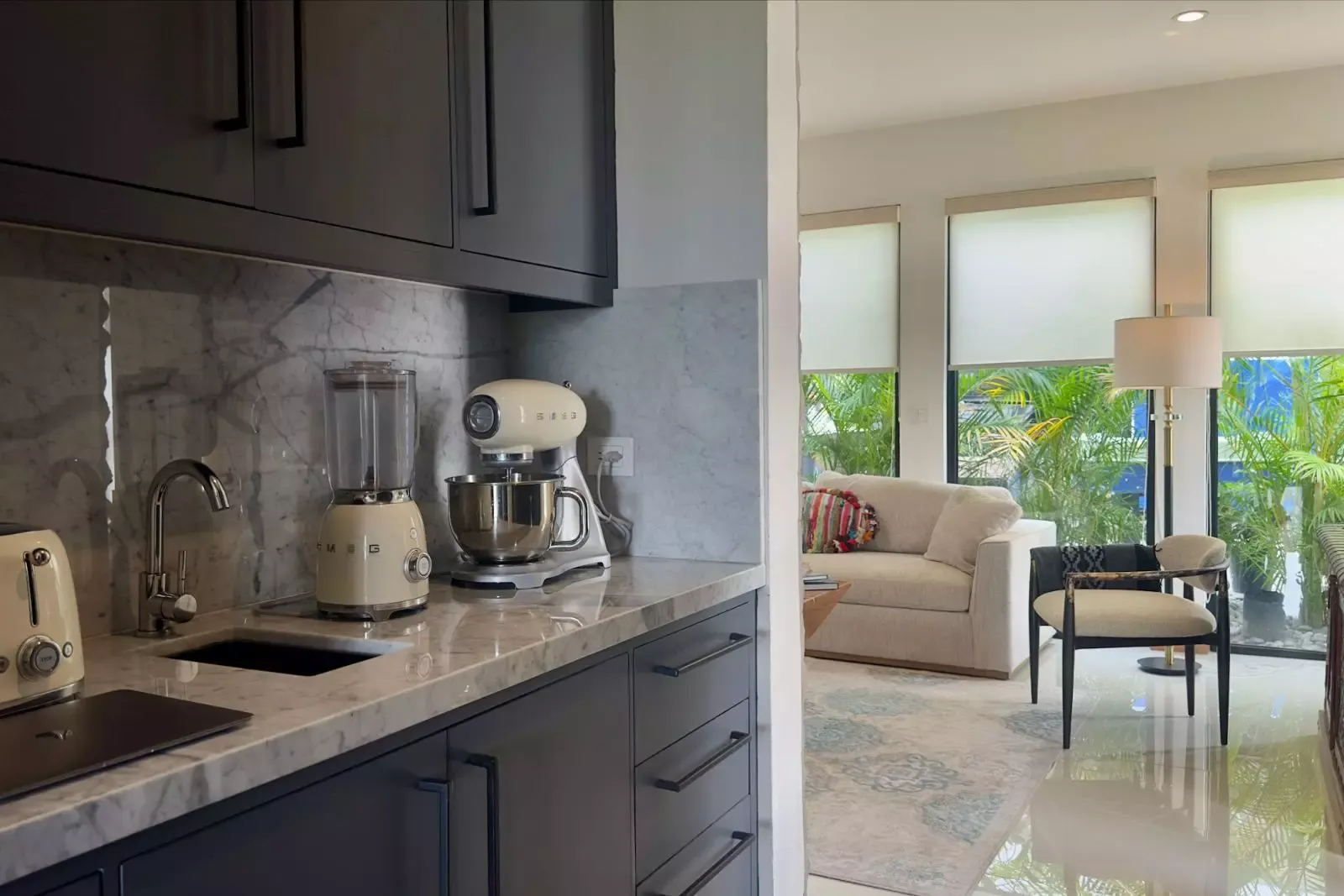 CASA CORDOBA — Residencial Malanquin la Mesa, San Miguel de Allende — photo 6 — contemporary kitchen seamlessly merges indoor-outdoor living