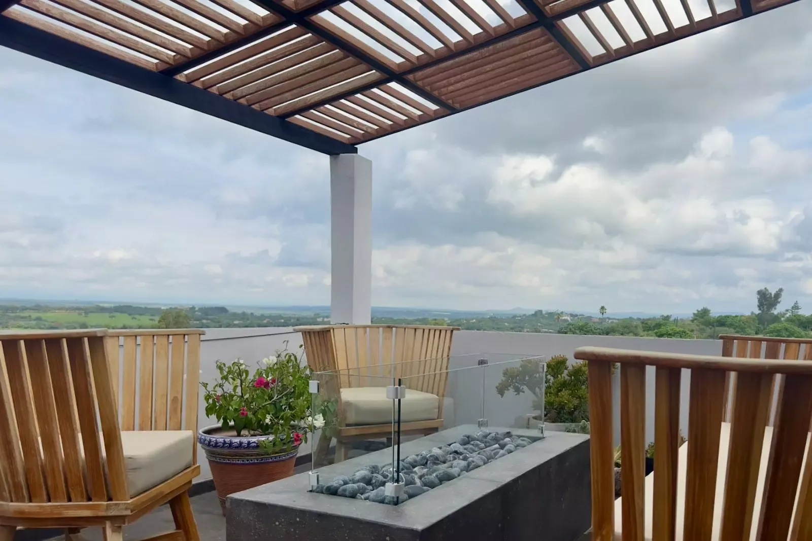 CASA CORDOBA — Residencial Malanquin la Mesa, San Miguel de Allende — photo 13 — panoramic hilltop retreat, sophisticated outdoor living